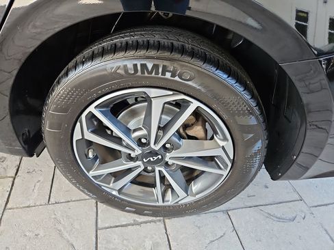 Used 2023 Kia Forte LXS image 28