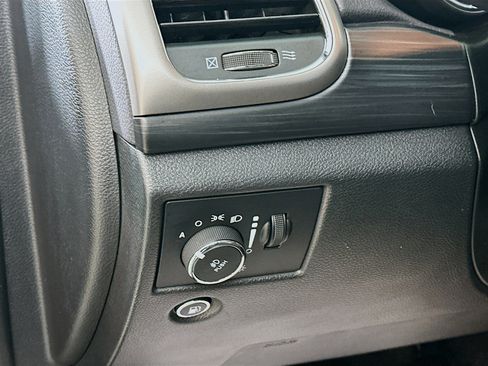 Used 2020 Jeep Grand Cherokee Altitude image 10