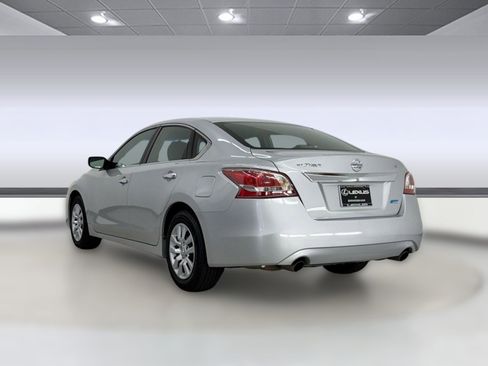 Used 2013 Nissan Altima 2.5 S FWD image 3