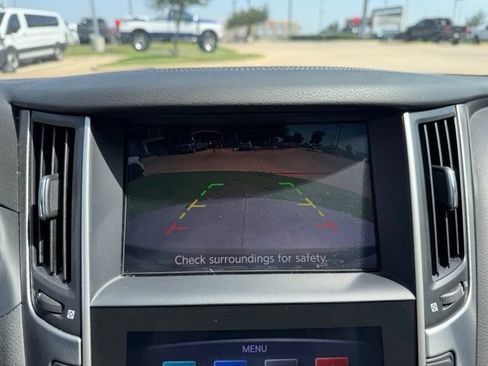 Used 2018 INFINITI Q60 2.0t w/ Moonroof Package RWD image 16