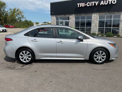 Used 2021 Toyota Corolla LE FWD image 9