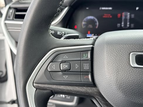 Used 2023 Jeep Grand Cherokee Limited AWD/4WD image 18