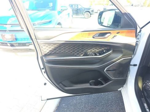 Used 2022 Jeep Grand Cherokee L Summit AWD/4WD image 16