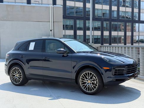 Used 2023 Porsche Cayenne Platinum Edition AWD/4WD image 9