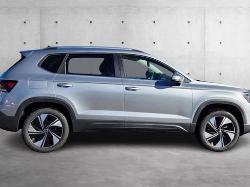 New 2025 Volkswagen Taos SE image 25