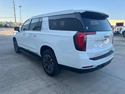Used 2025 GMC Yukon XL Elevation RWD image 3