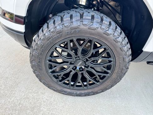 Used 2025 Lexus GX 550 w/ Accessory Package (Z1) image 9