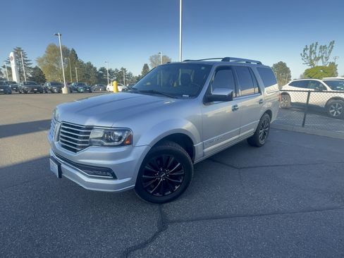 Used 2016 Lincoln Navigator Select AWD/4WD image 31