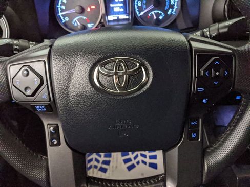 Used 2018 Toyota Tacoma TRD Sport image 17