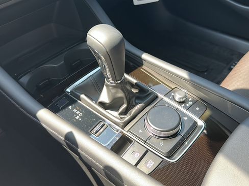 New 2025 MAZDA MAZDA3 Hatchback w/Premium Plus Pkg image 24