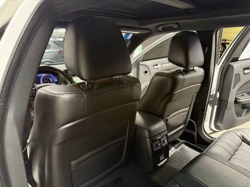 Used 2018 Chrysler 300 S w/ 300S Premium Group RWD image 15