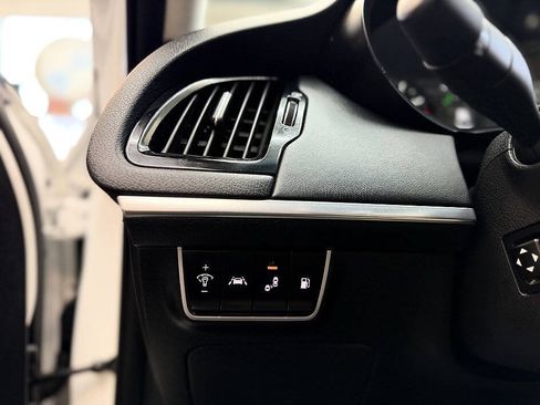 Used 2019 Kia Stinger Premium RWD image 10