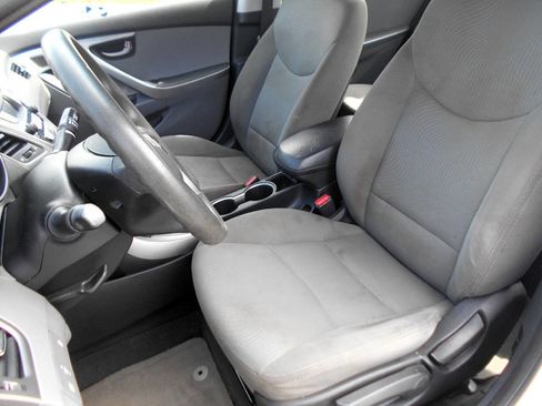 Used 2016 Hyundai Elantra SE image 10