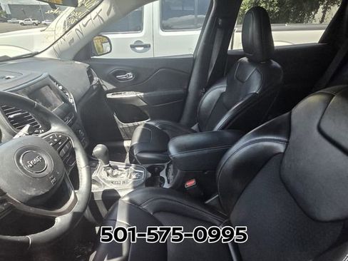 Used 2019 Jeep Cherokee Latitude Plus FWD image 3