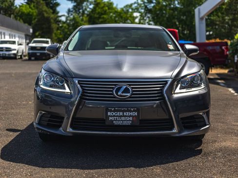 Used 2015 Lexus LS 460 w/ Comfort Package RWD image 6