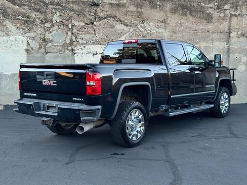 Used 2017 GMC Sierra 2500 Denali w/ Duramax Plus Package AWD/4WD image 8