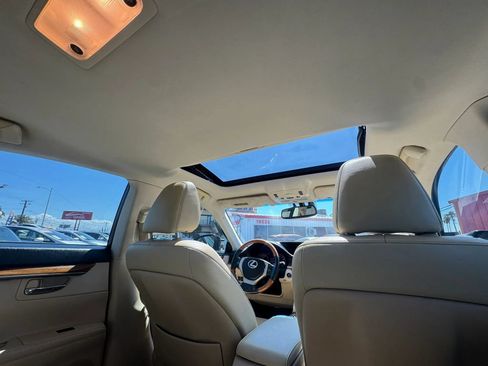 Used 2013 Lexus ES 300h w/ Luxury Pkg FWD image 25