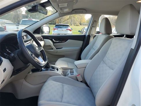 Certified 2022 Nissan Rogue Sport SV image 9