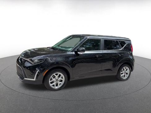Used 2025 Kia Soul LX w/ LX Technology Package FWD image 8