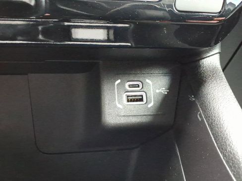 Used 2023 Jeep Compass Latitude image 30