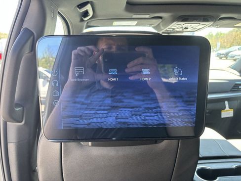 New 2026 Chevrolet Suburban Premier image 12