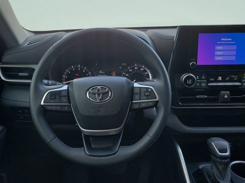 Certified 2023 Toyota Highlander LE FWD image 12