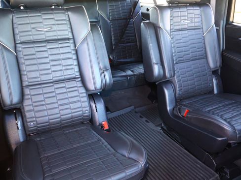 Used 2025 Cadillac Escalade ESV Sport Platinum w/ LPO, Floor Liner Package image 27