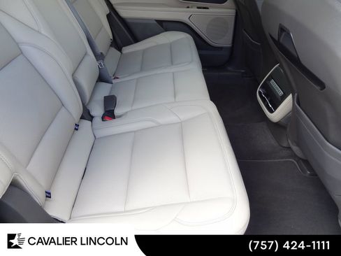 Certified 2025 Lincoln Nautilus Premier AWD/4WD image 12