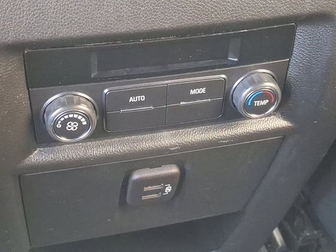 Used 2023 Chevrolet Traverse LT image 12