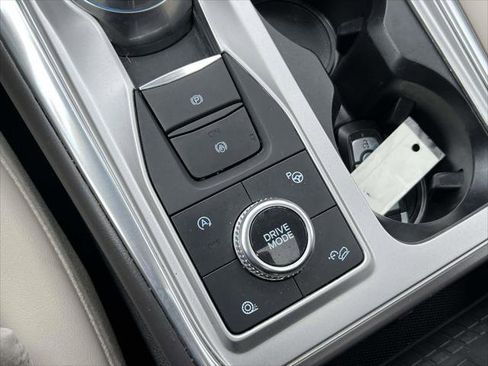 Used 2020 Ford Explorer Platinum w/ Premium Technology Package image 34