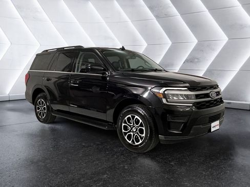 Used 2024 Ford Expedition XLT RWD image 1