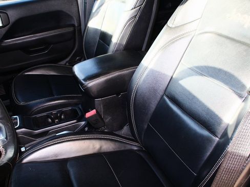 Used 2018 Jeep Wrangler Unlimited Sahara w/ Quick Order Package 24M Moab image 3