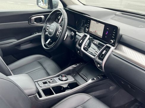 Used 2023 Kia Sorento EX image 11