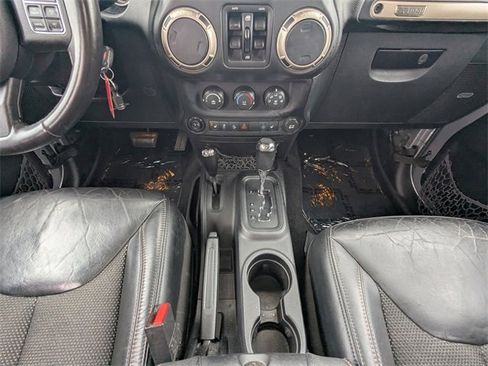 Used 2016 Jeep Wrangler Unlimited Sahara image 19