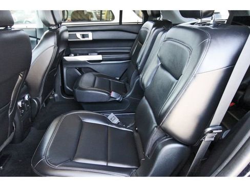 Used 2022 Ford Explorer XLT w/ Equipment Group 202A AWD/4WD image 13