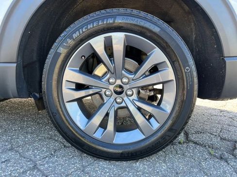 Used 2023 Ford Explorer XLT w/ Equipment Group 202A AWD/4WD image 15