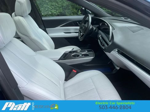 Used 2024 Cadillac Lyriq Luxury AWD/4WD image 48