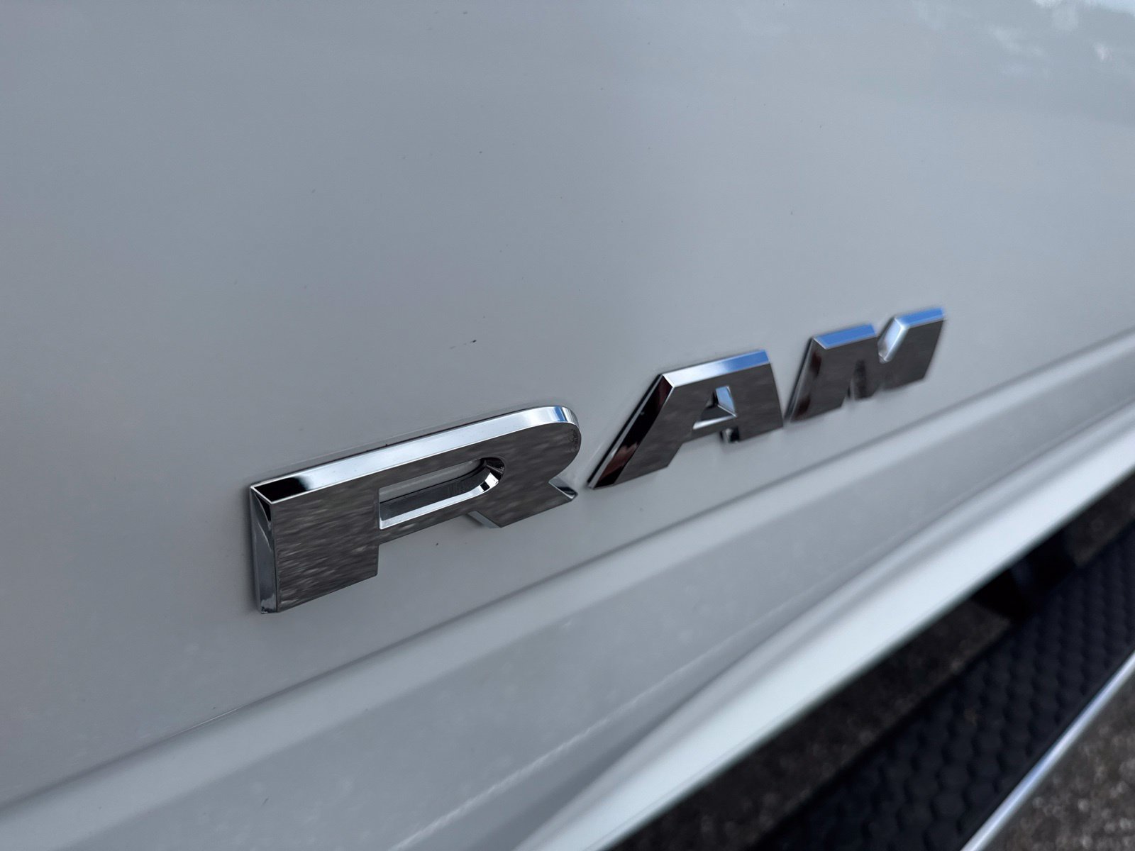 Used 2026 RAM 3500 Laramie AWD/4WD image 17