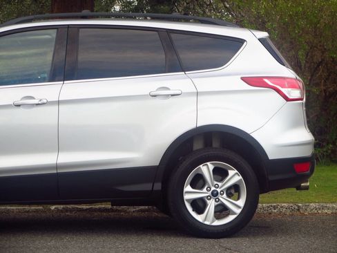 Used 2013 Ford Escape SE image 30