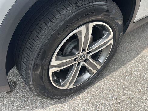 Used 2019 Mercedes-Benz GLC 300 4MATIC image 12