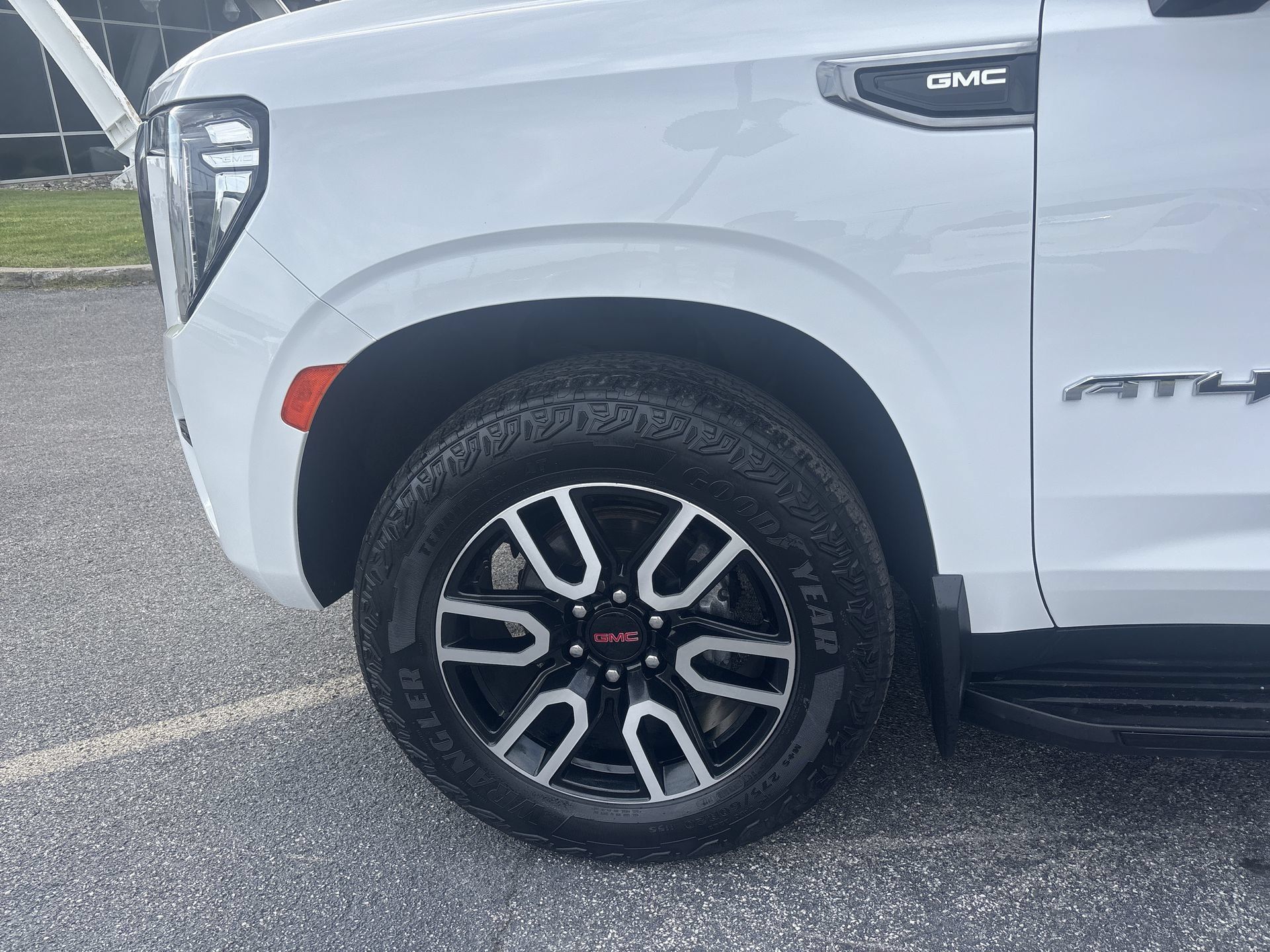 Used 2023 GMC Yukon AT4 AWD/4WD image 34