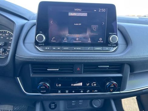 Used 2024 Nissan Rogue SV image 25