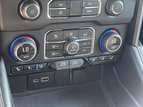 Used 2022 Chevrolet Tahoe Premier AWD/4WD image 19