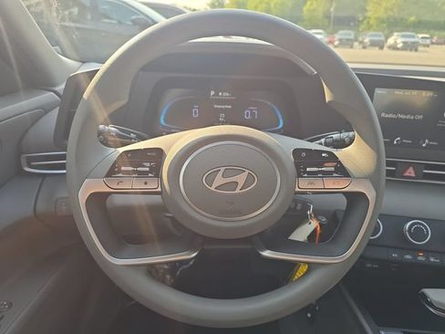 New 2026 Hyundai Elantra SE FWD image 17