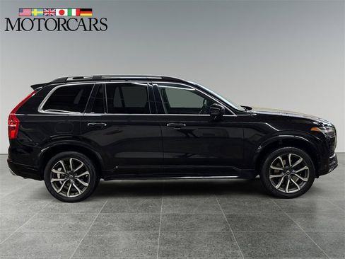 Used 2017 Volvo XC90 T6 Momentum w/ Vision Package image 2