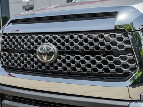 Used 2019 Toyota Tundra SR5 w/ SR5 Upgrade Package AWD/4WD image 12