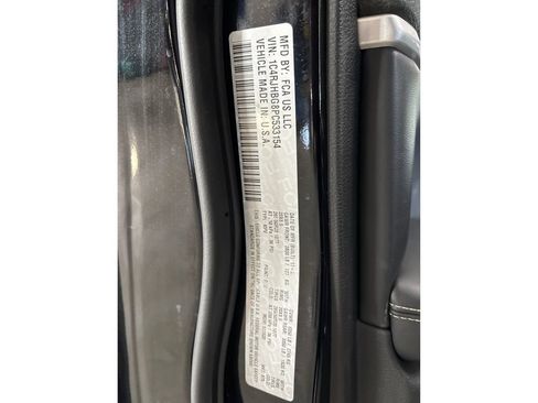 Used 2023 Jeep Grand Cherokee Limited w/ Luxury Tech Group II image 19