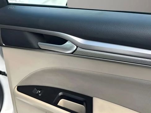 Used 2017 Ford Fusion SE image 48