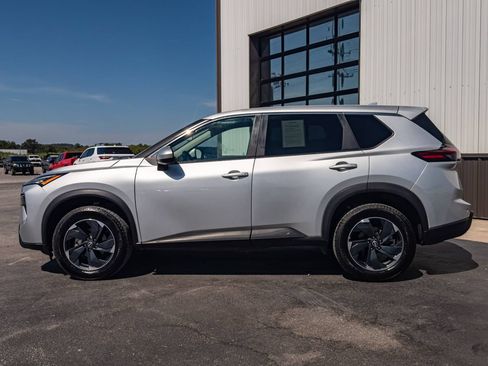 Used 2024 Nissan Rogue SV AWD/4WD image 4
