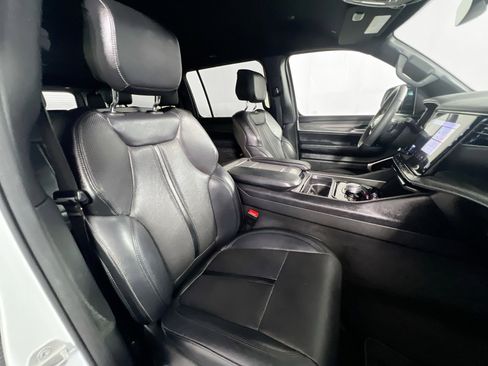 Used 2024 Jeep Wagoneer L Series II RWD image 31